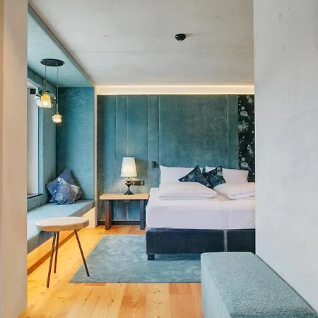 Boutique Im Auracher Löchl Hotel 4*