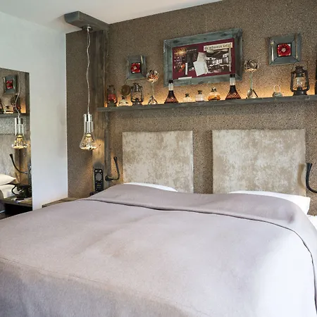 Hotel Boutique Im Auracher Loechl 4*